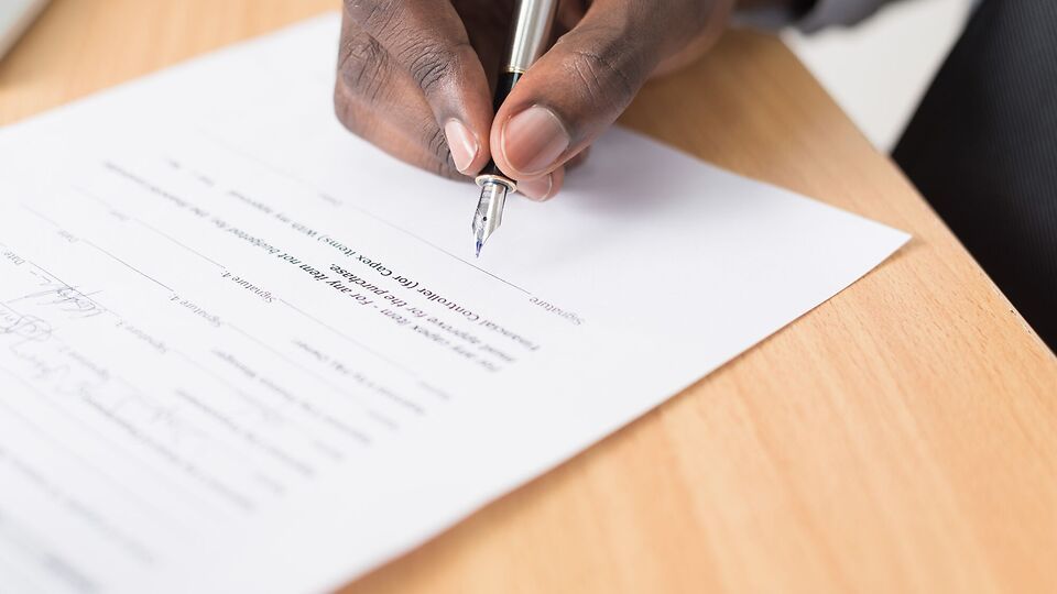 Come scrivere un contratto in inglese: la guida gratuita